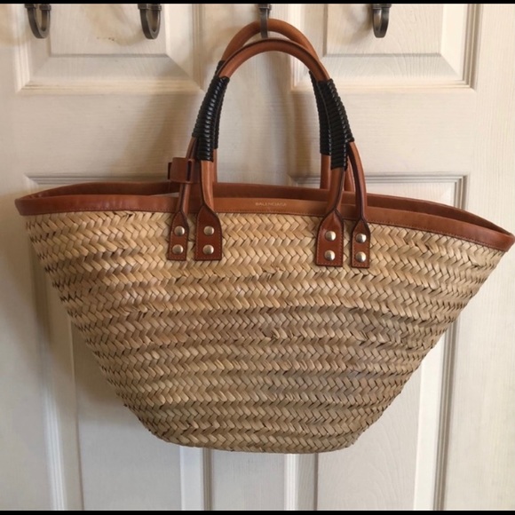 AUTHENTIC- Balenciaga straw beach tote 👜 💕 - Picture 6 of 6